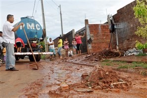 Chuva forte alaga mais de 20 residências em Cianorte